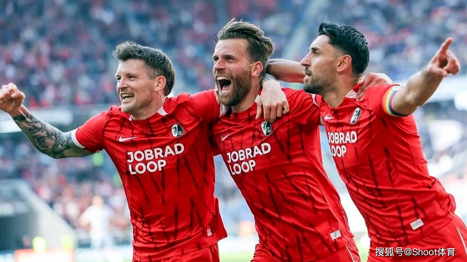 曼联官宣签约备战欧联清晨阿斯顿维拉调整名单以备西甲，现场解说直呼：AC米兰今夜止住颓势的简单介绍