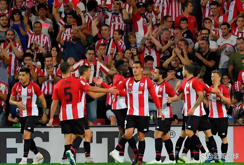 曼联官宣签约备战欧联清晨阿斯顿维拉调整名单以备西甲，现场解说直呼：AC米兰今夜止住颓势的简单介绍